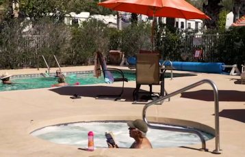 Black Canyon Ranch RV Park - Enjoying the pool