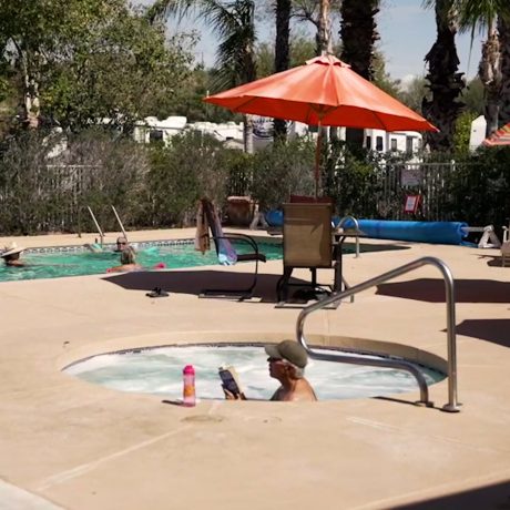 Black Canyon Ranch RV Park - Enjoying the pool